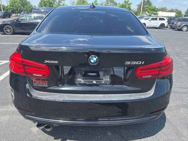 Used 2018 BMW 330i xDrive Sedan w/ Convenience Package AWD/4WD image 4