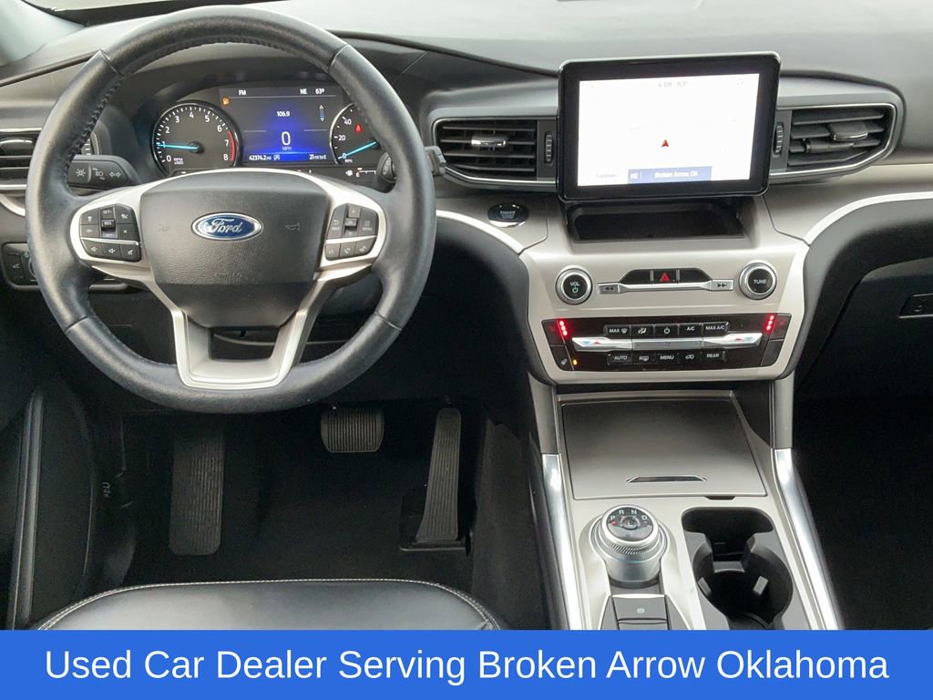 Used 2022 Ford Explorer XLT w/ Equipment Group 202A image 6