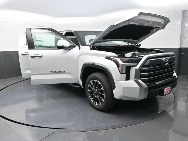 Used 2025 Toyota Tundra Limited AWD/4WD image 30