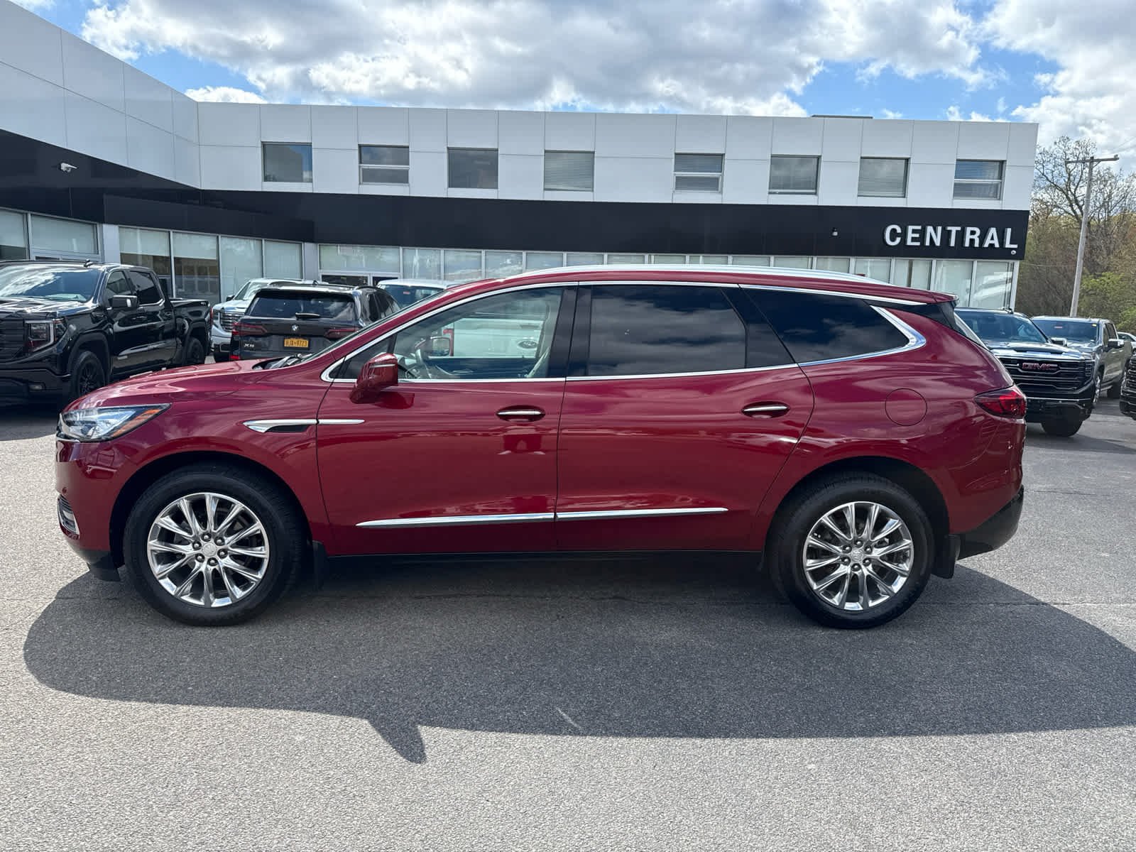 Certified 2020 Buick Enclave Premium w/ Sun and Sites Package AWD/4WD image 2