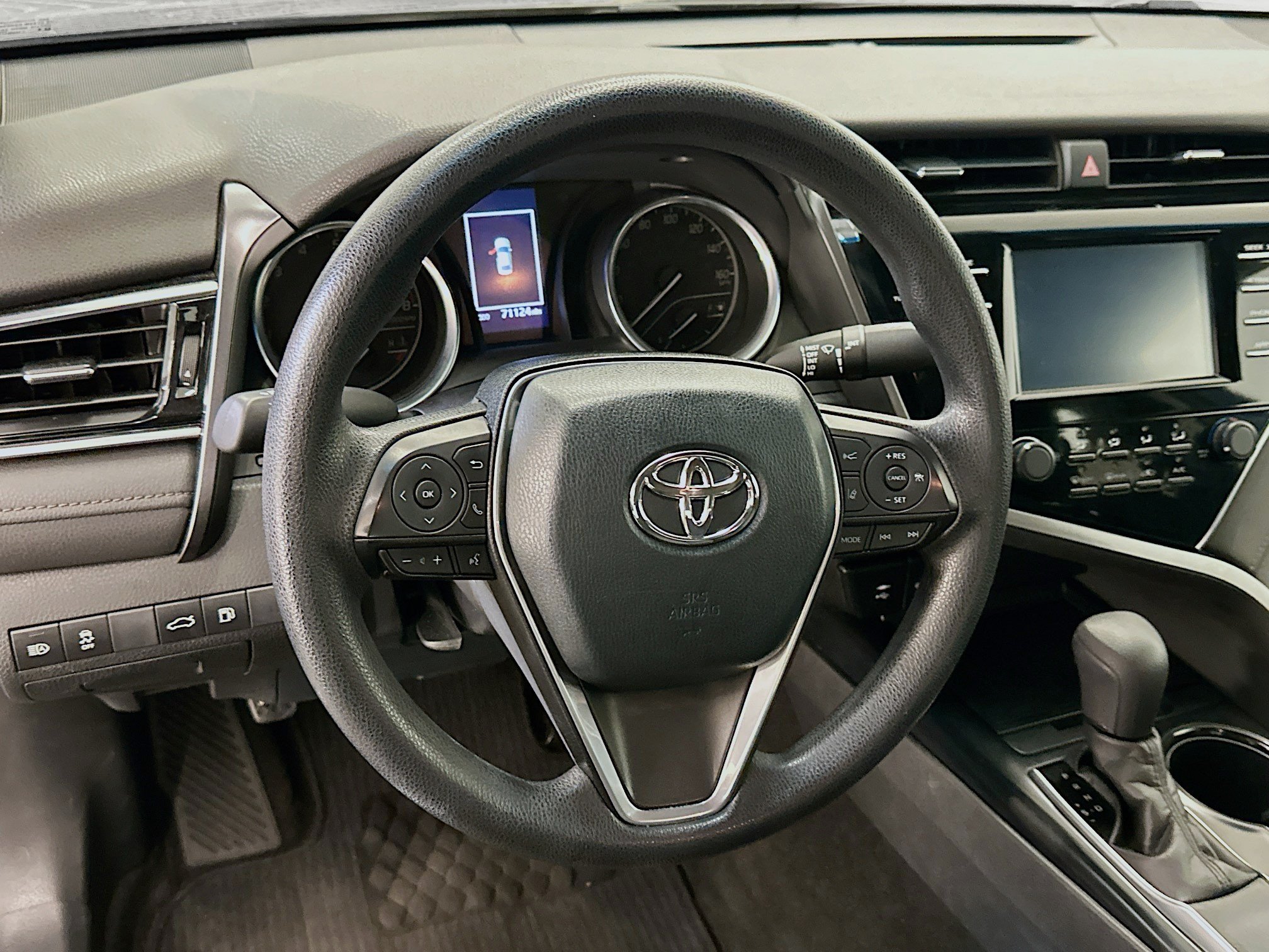 Used 2018 Toyota Camry LE FWD image 18
