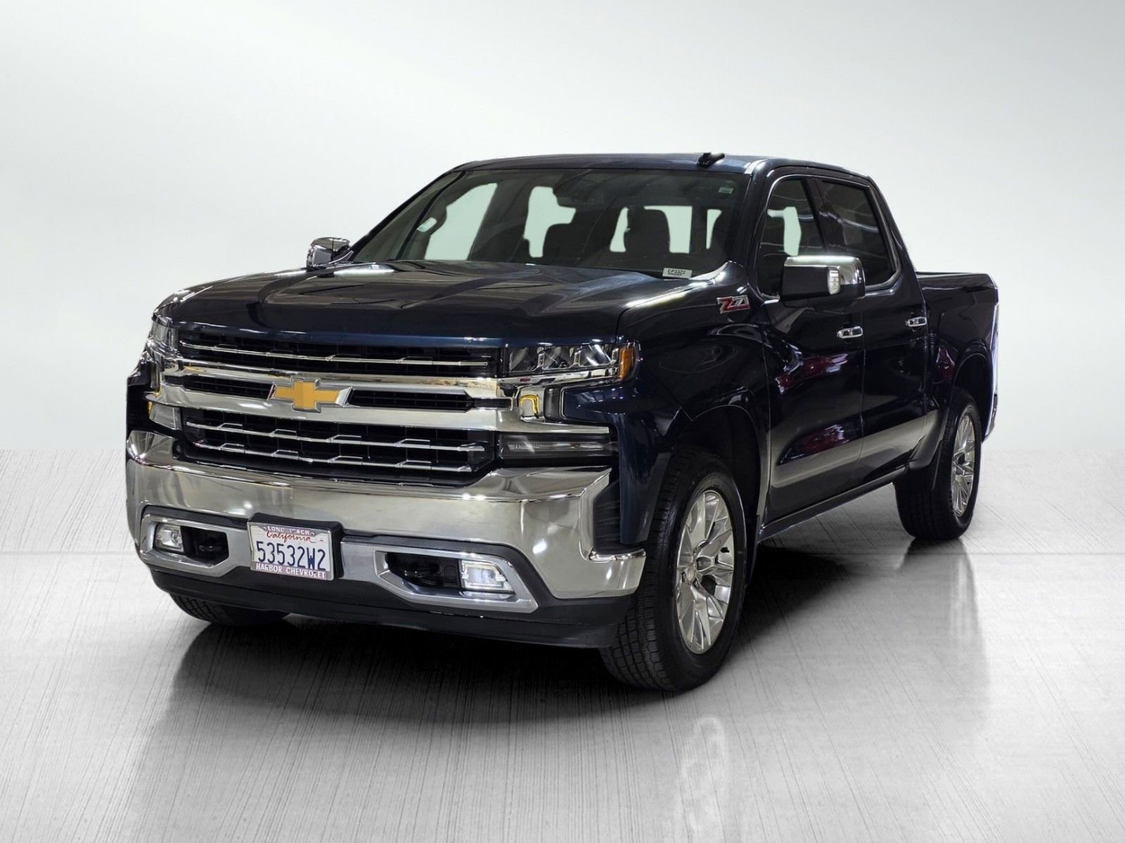 Used 2019 Chevrolet Silverado 1500 LTZ w/ LTZ Convenience Package AWD/4WD image 3