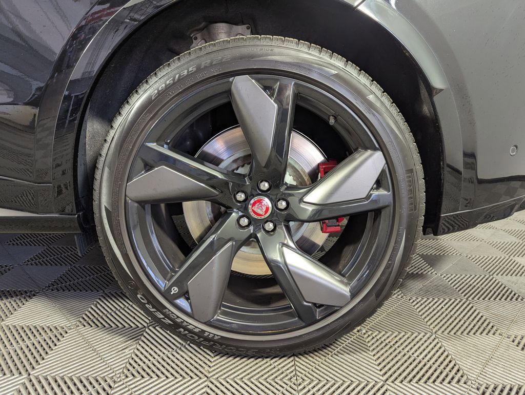 Used 2022 Jaguar F-PACE SVR image 28