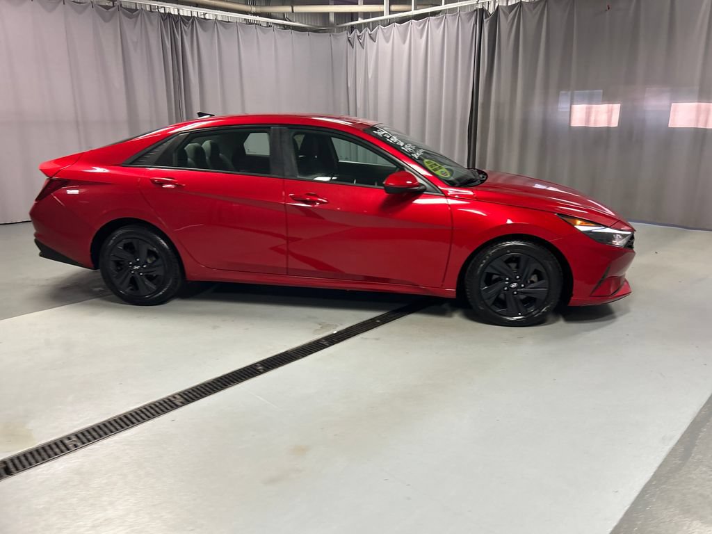 Used 2022 Hyundai Elantra SEL w/ Convenience Package FWD image 8