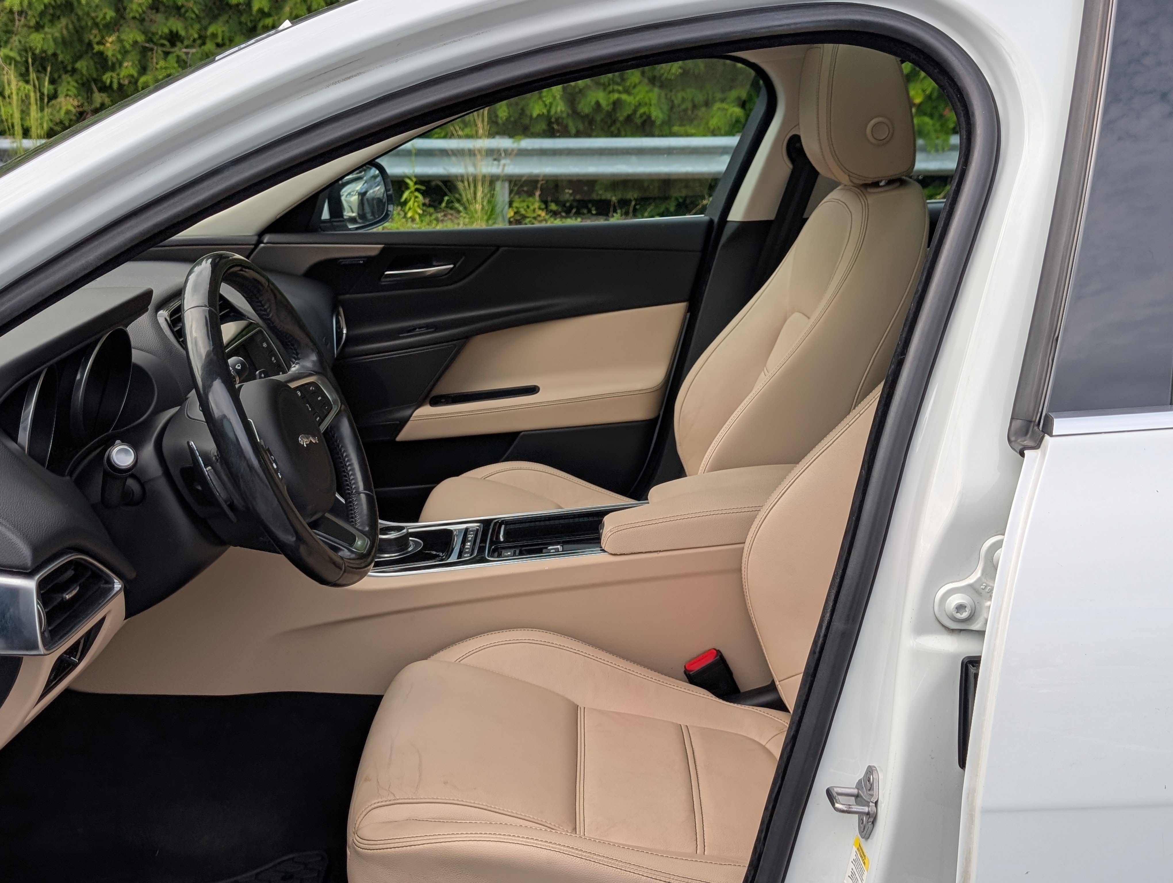 Used 2018 Jaguar XE Prestige AWD/4WD image 15