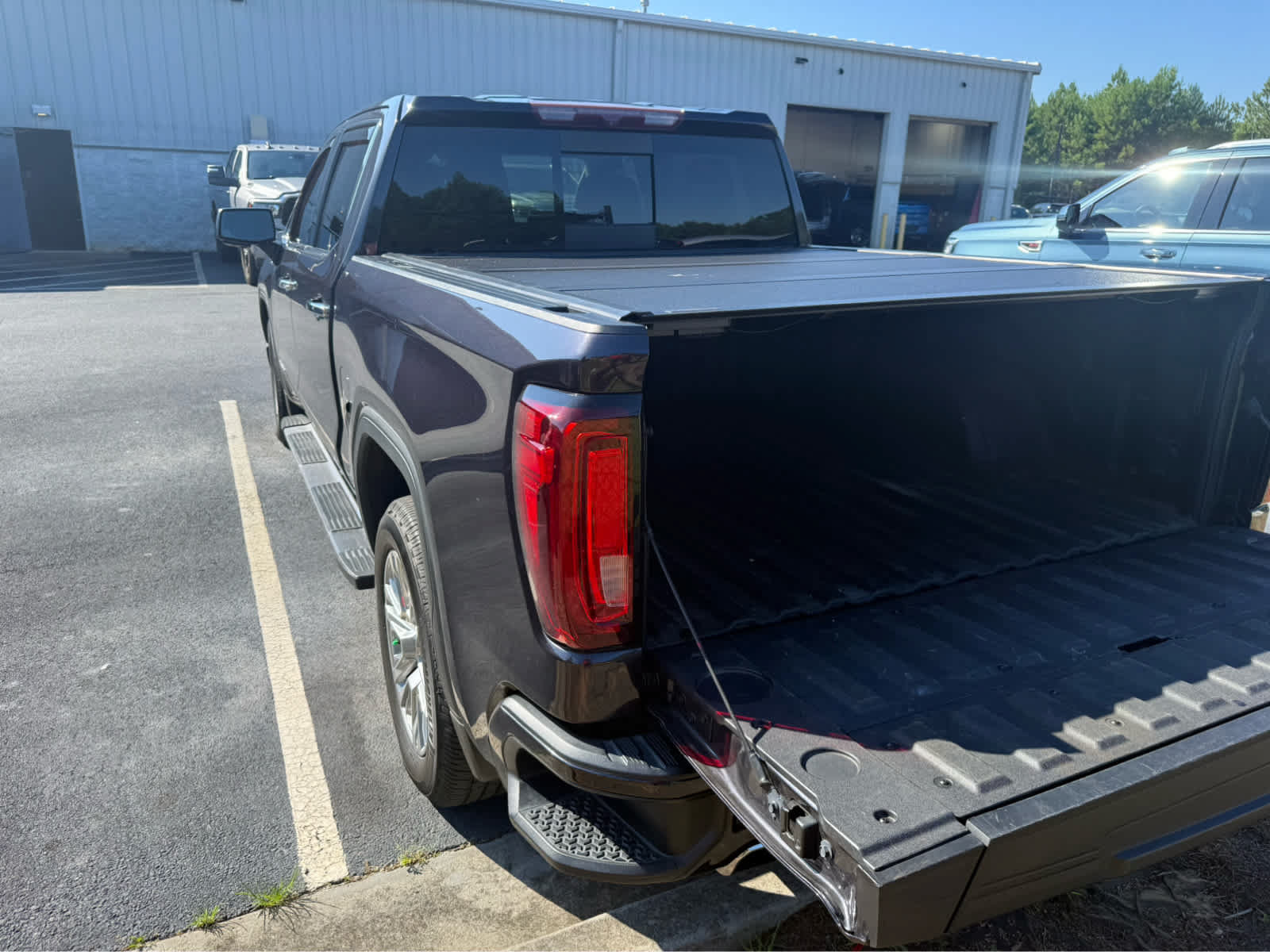 Used 2022 GMC Sierra 1500 Denali RWD image 2
