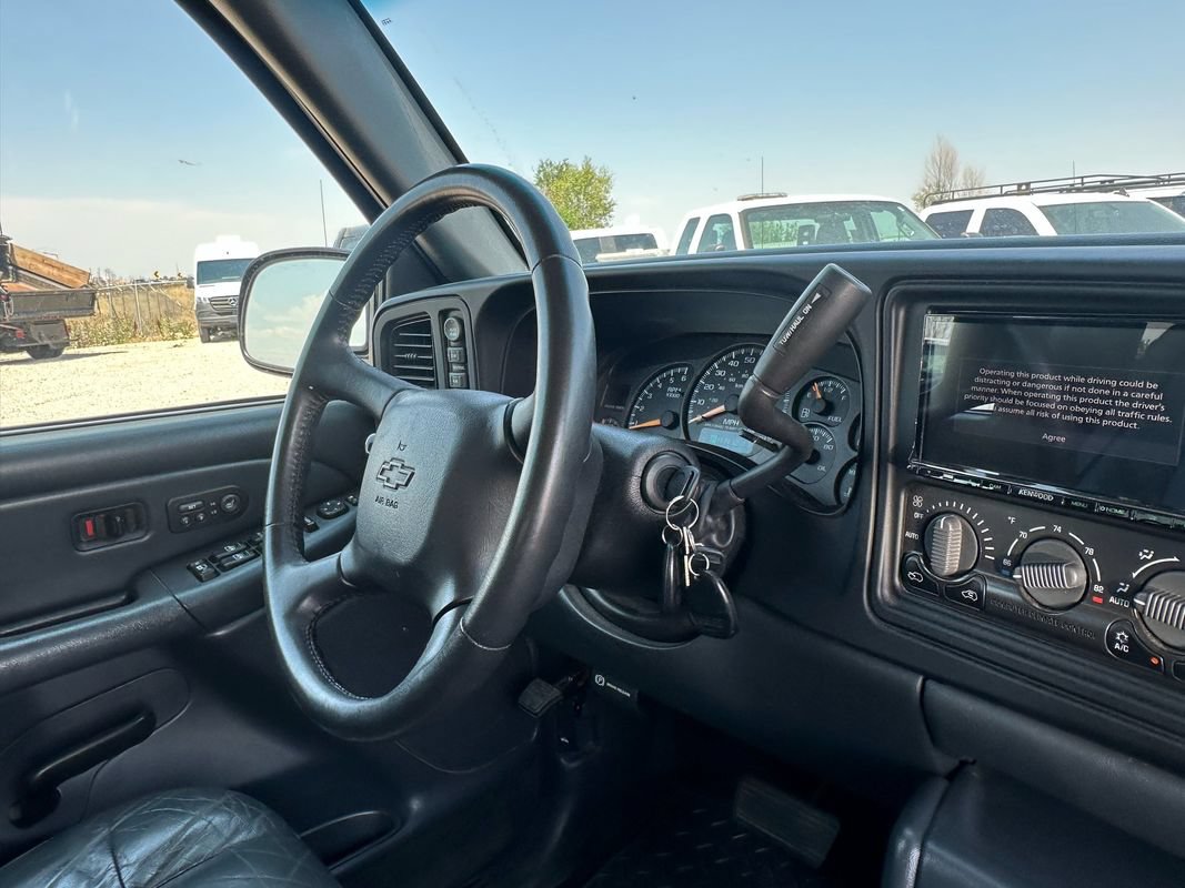 Used 2002 Chevrolet Avalanche 2500 w/ Convenience Pkg AWD/4WD image 18