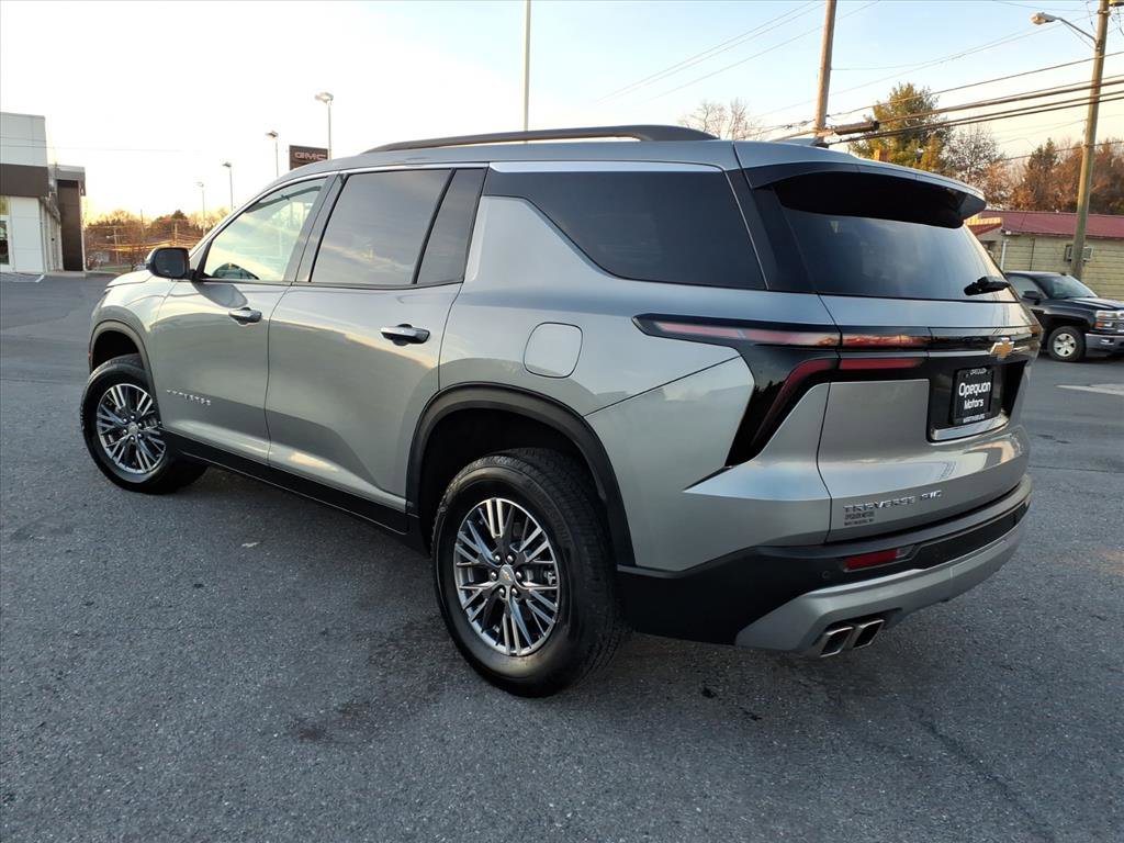 Used 2025 Chevrolet Traverse LT AWD/4WD image 4