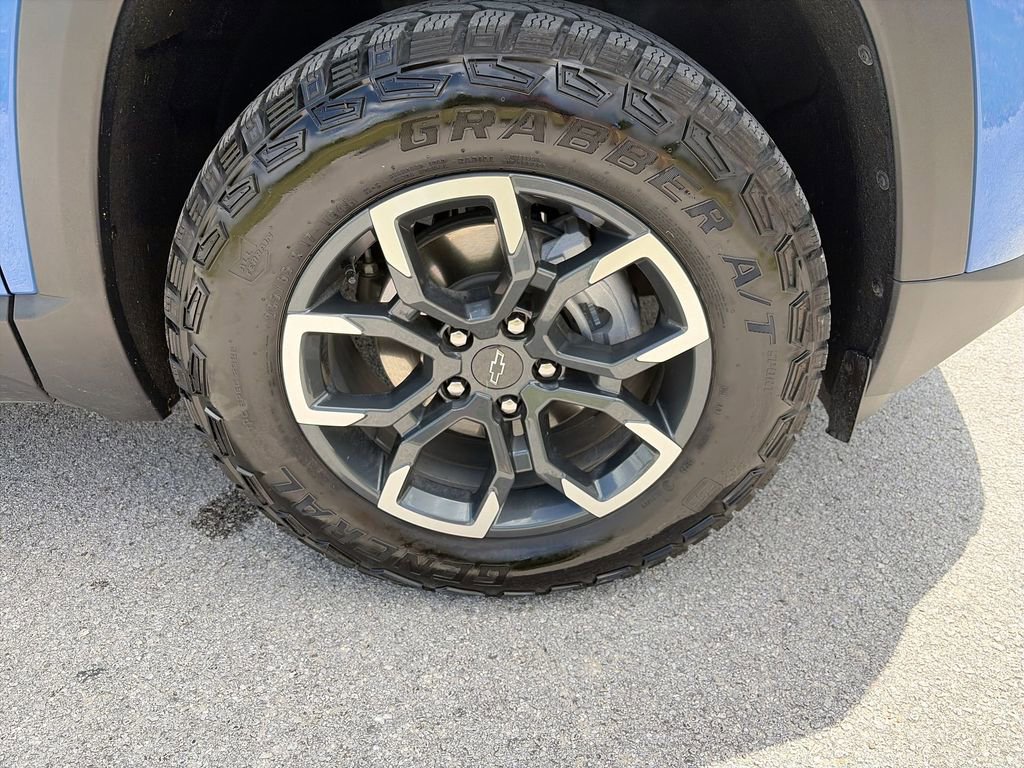 Used 2025 Chevrolet Equinox ACTIV w/ Safety and Technology Package FWD image 36