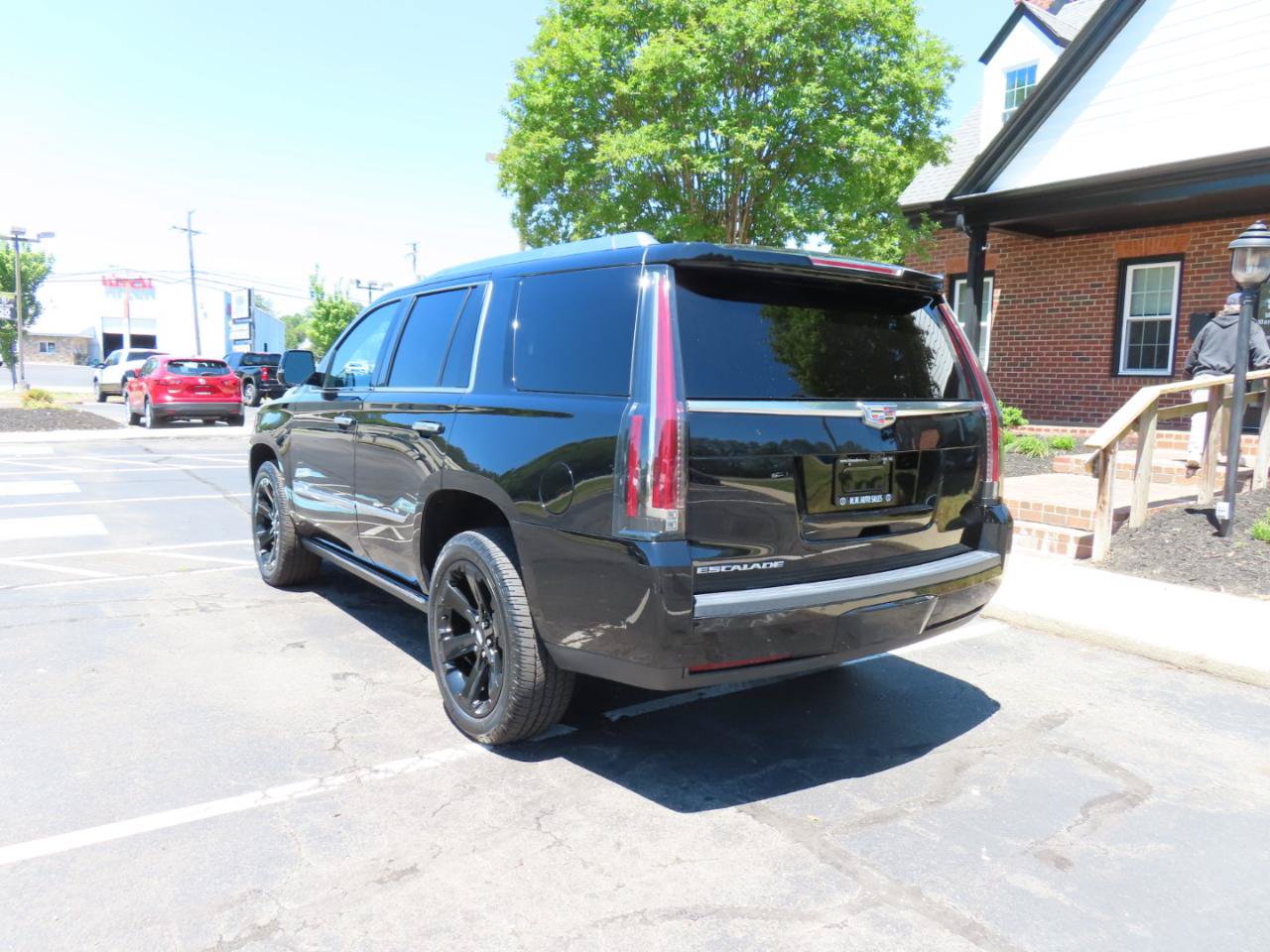 Used 2018 Cadillac Escalade Premium Luxury RWD image 5