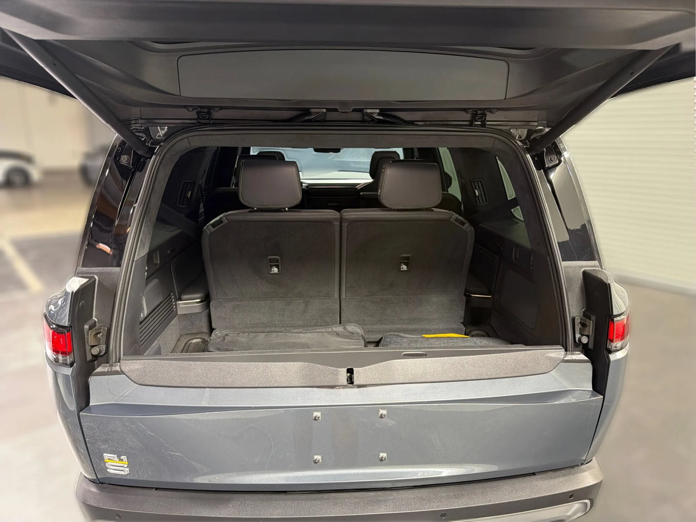 Used 2023 Rivian R1S Adventure AWD/4WD image 11