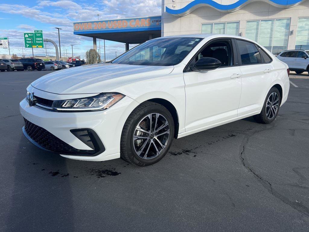 Used 2025 Volkswagen Jetta Sport image 5