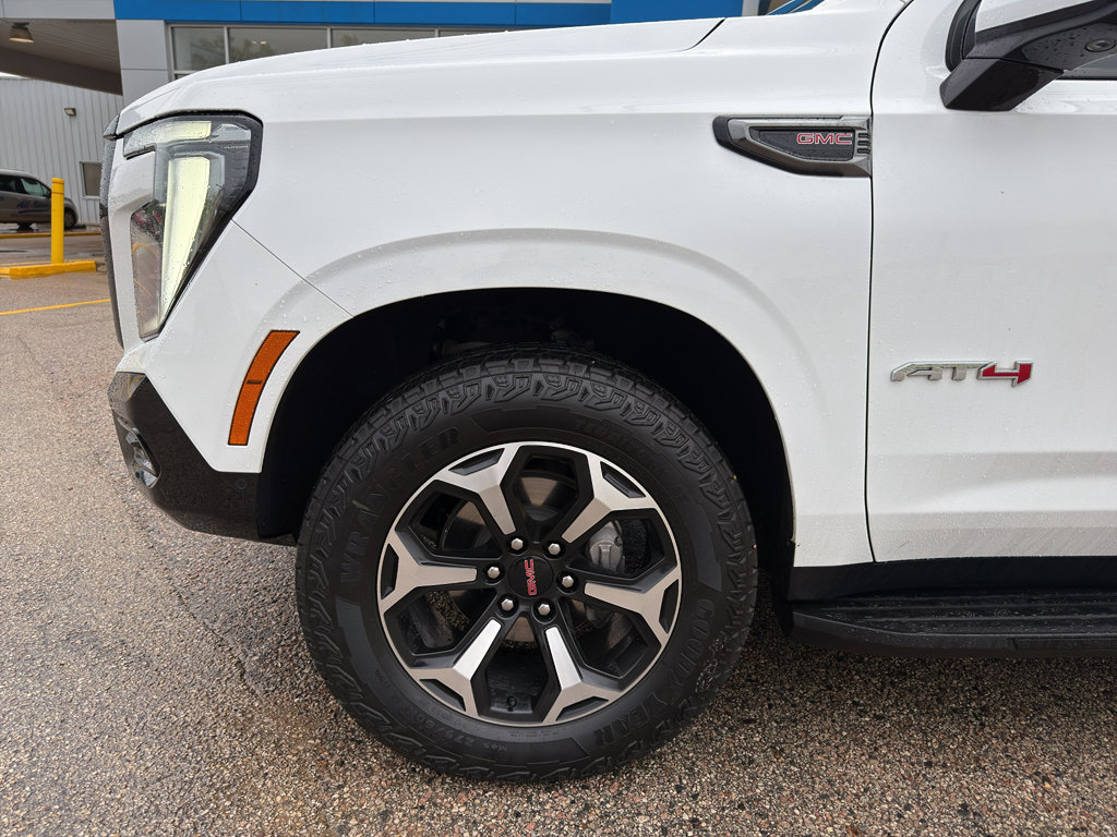 Used 2025 GMC Yukon XL AT4 AWD/4WD image 2
