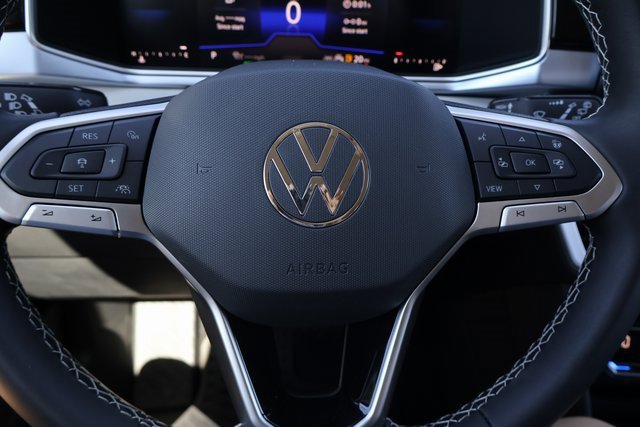 Certified 2025 Volkswagen Taos SE image 19