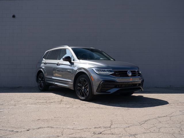 Used 2022 Volkswagen Tiguan SE R-Line AWD/4WD image 9