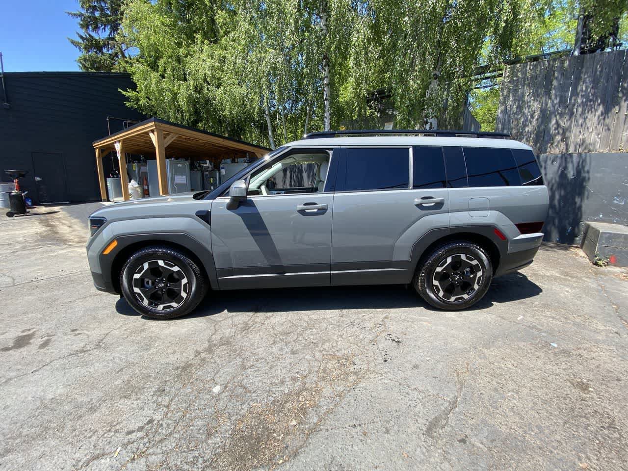 Used 2024 Hyundai Santa Fe SEL FWD image 3