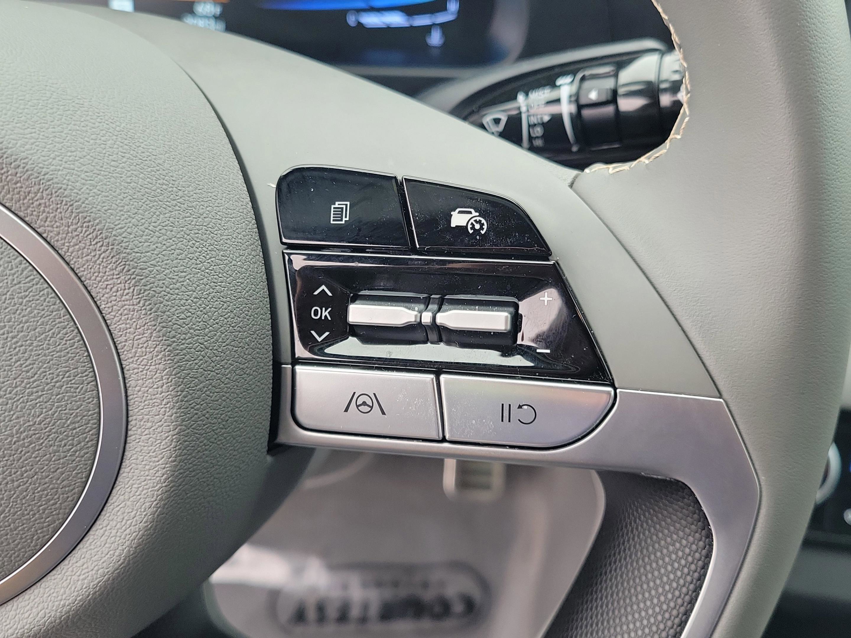 Certified 2025 Hyundai Elantra Sport image 24