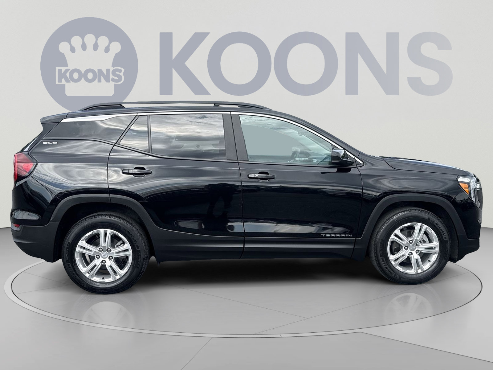 Used 2022 GMC Terrain SLE FWD image 12