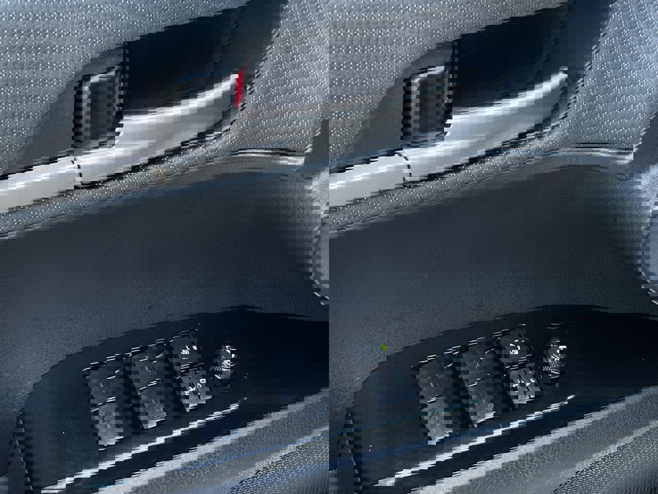 Used 2025 Toyota Camry SE image 12