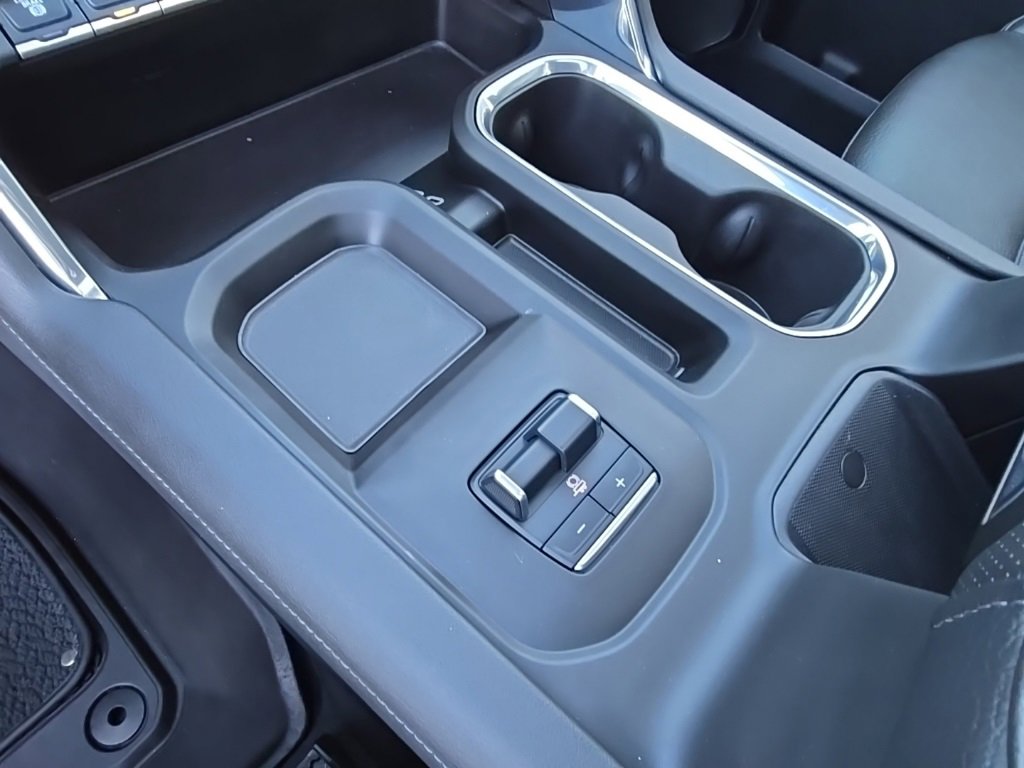 Used 2025 GMC Sierra 3500 Denali image 17