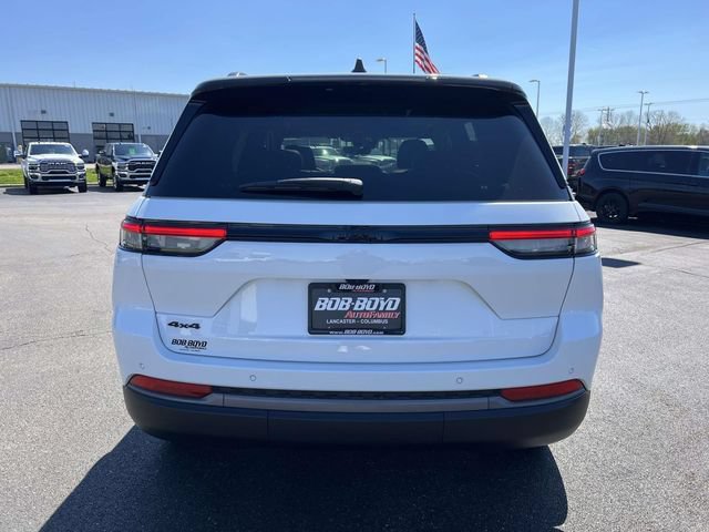 New 2026 Jeep Grand Cherokee Limited w/ Limited Altitude Package AWD/4WD image 6