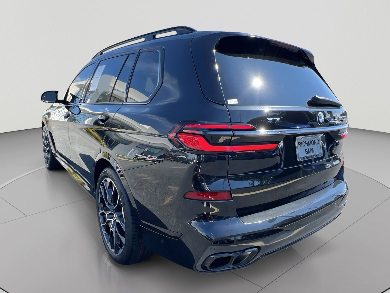 Used 2024 BMW X7 M60i w/ Executive Package AWD/4WD image 3