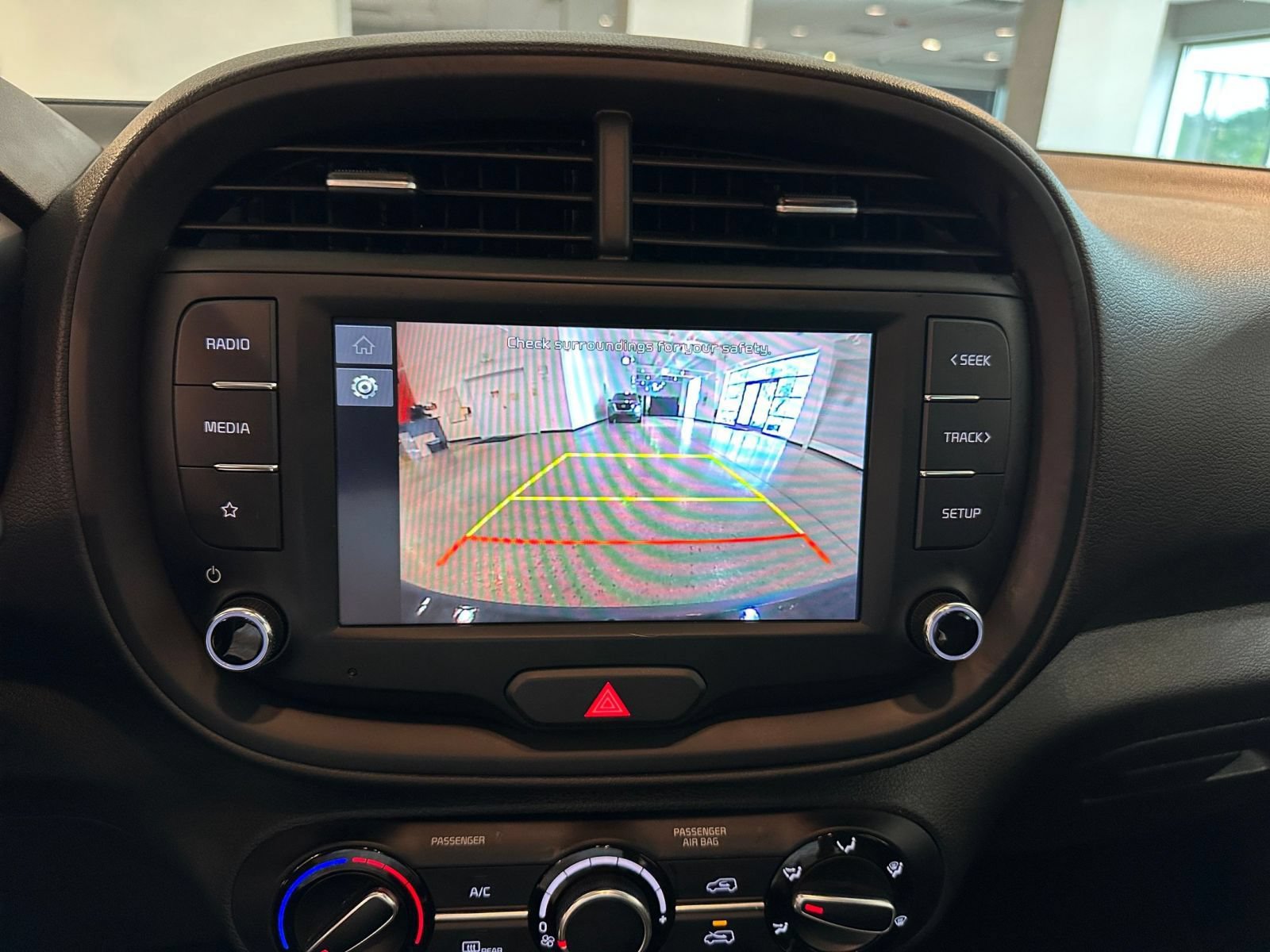 Used 2025 Kia Soul LX w/ LX Technology Package FWD image 24