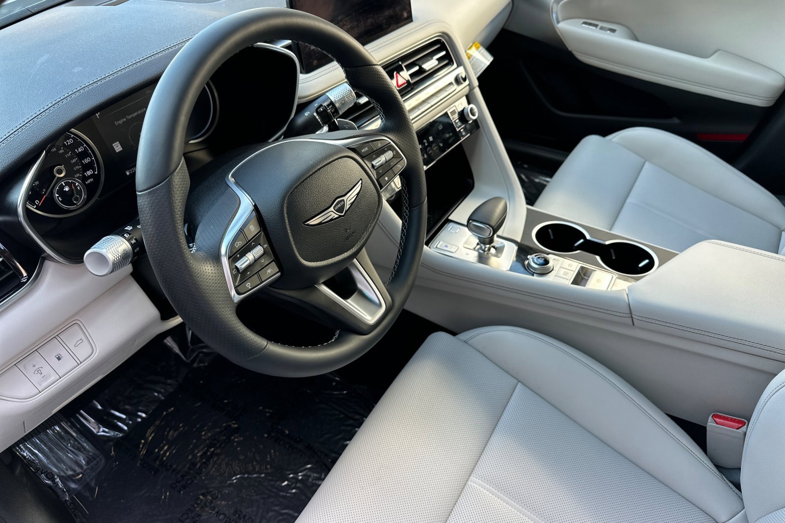 Used 2025 Genesis G70 2.5T image 11