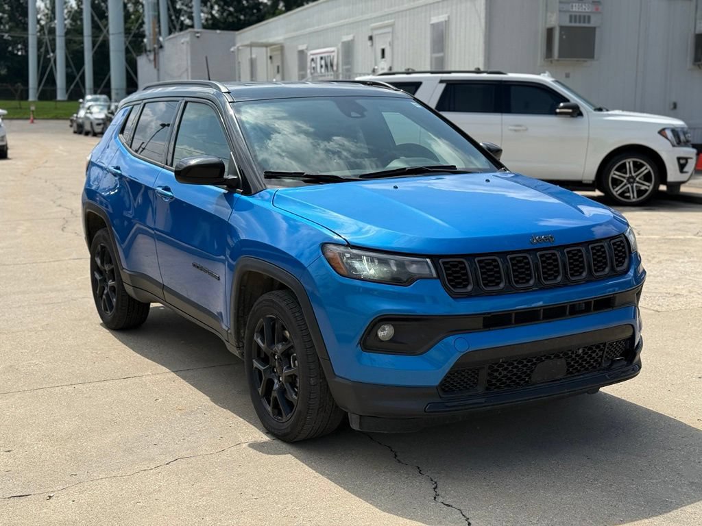 Used 2024 Jeep Compass Latitude w/ Altitude Special Edition AWD/4WD image 4