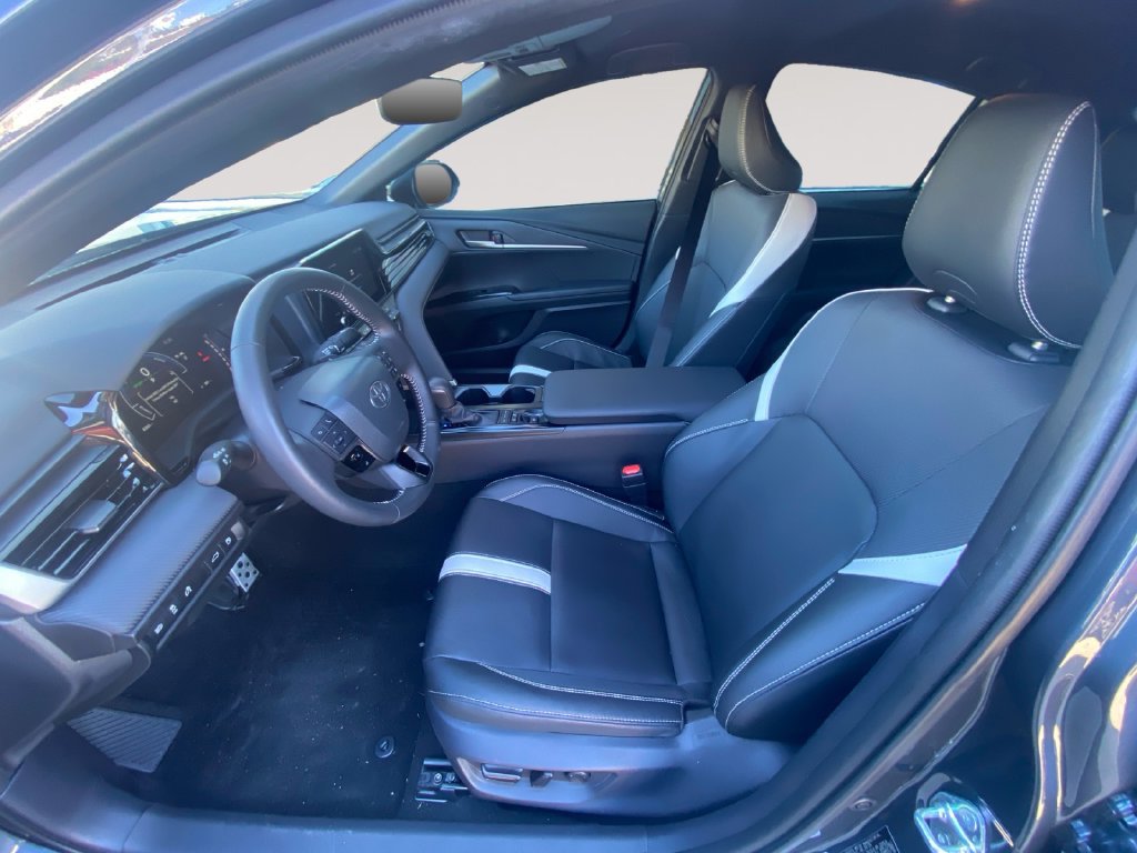 Used 2026 Toyota Camry SE w/ Convenience Package AWD/4WD image 9