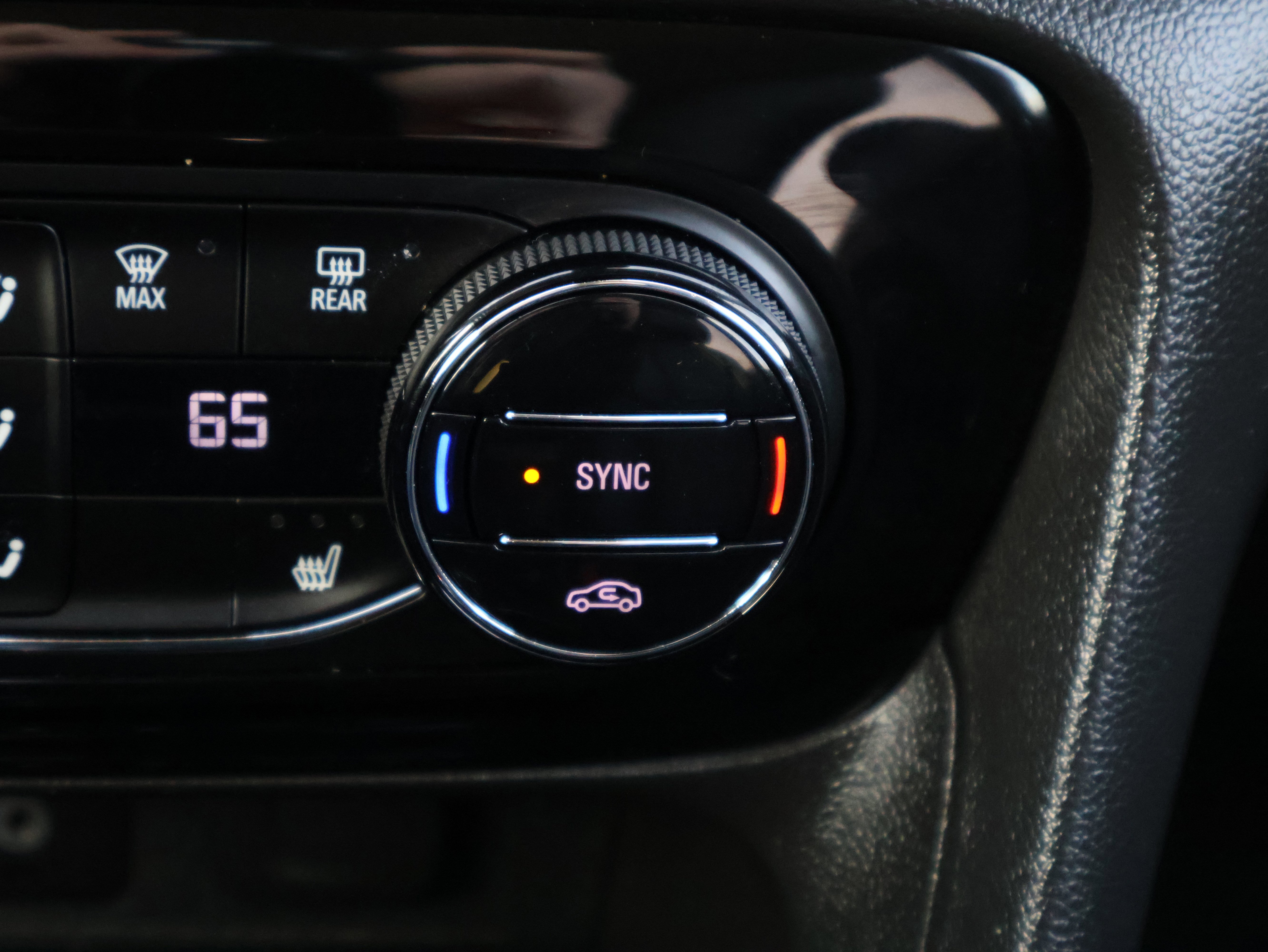 Used 2022 Buick Encore GX Essence w/ Advanced Technology Package image 27