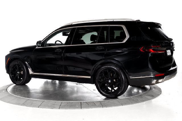 Used 2024 BMW X7 xDrive40i w/ Premium Package AWD/4WD image 3