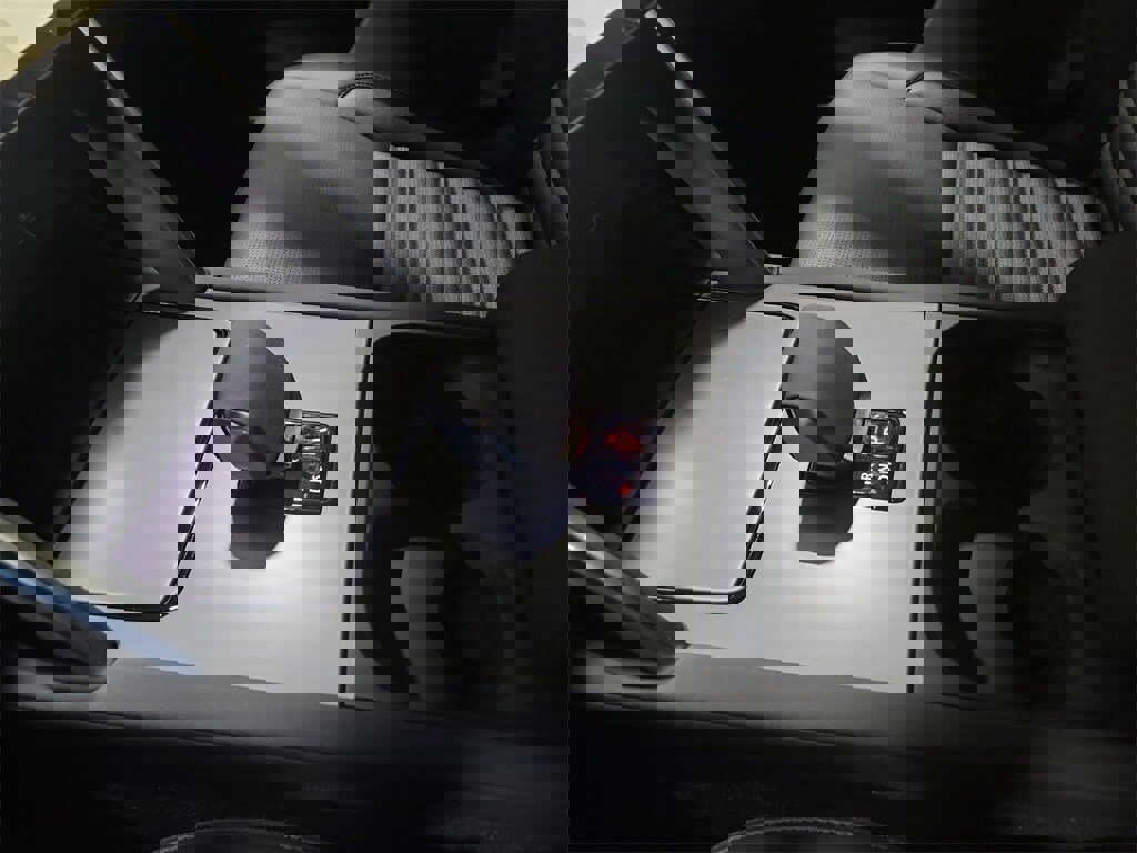 New 2024 Land Rover Discovery Sport S image 28