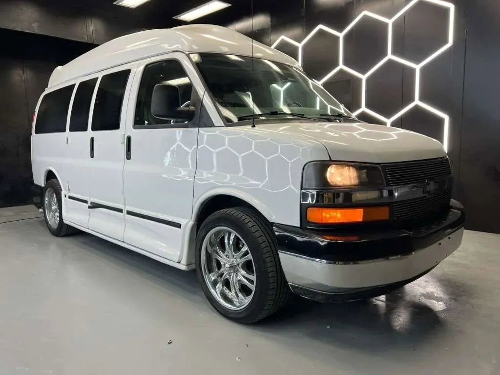 Used 2006 Chevrolet Express 1500 w/ Preferred Equipment Group image 3