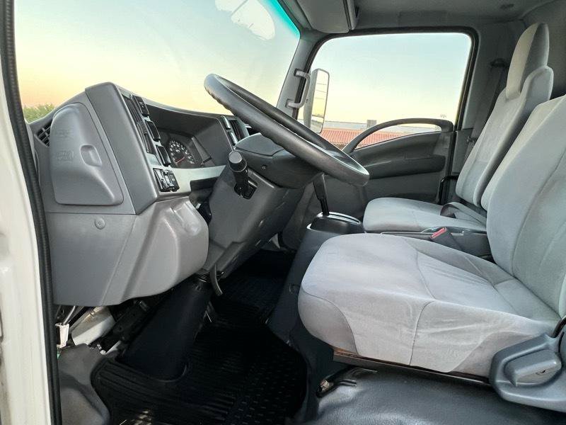 Used 2018 Isuzu NPR RWD image 27