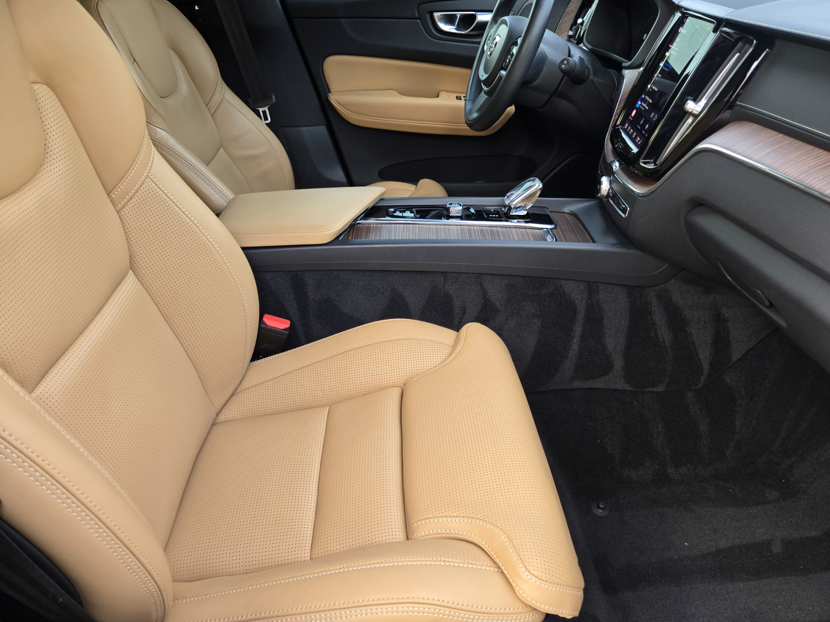 Used 2022 Volvo XC60 B5 Inscription w/ Advanced Package AWD/4WD image 10