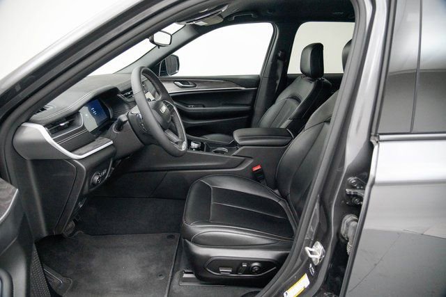 Used 2024 Jeep Grand Cherokee Limited image 23