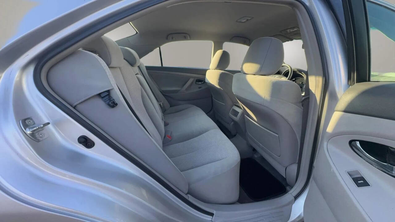 Used 2011 Toyota Camry LE image 15
