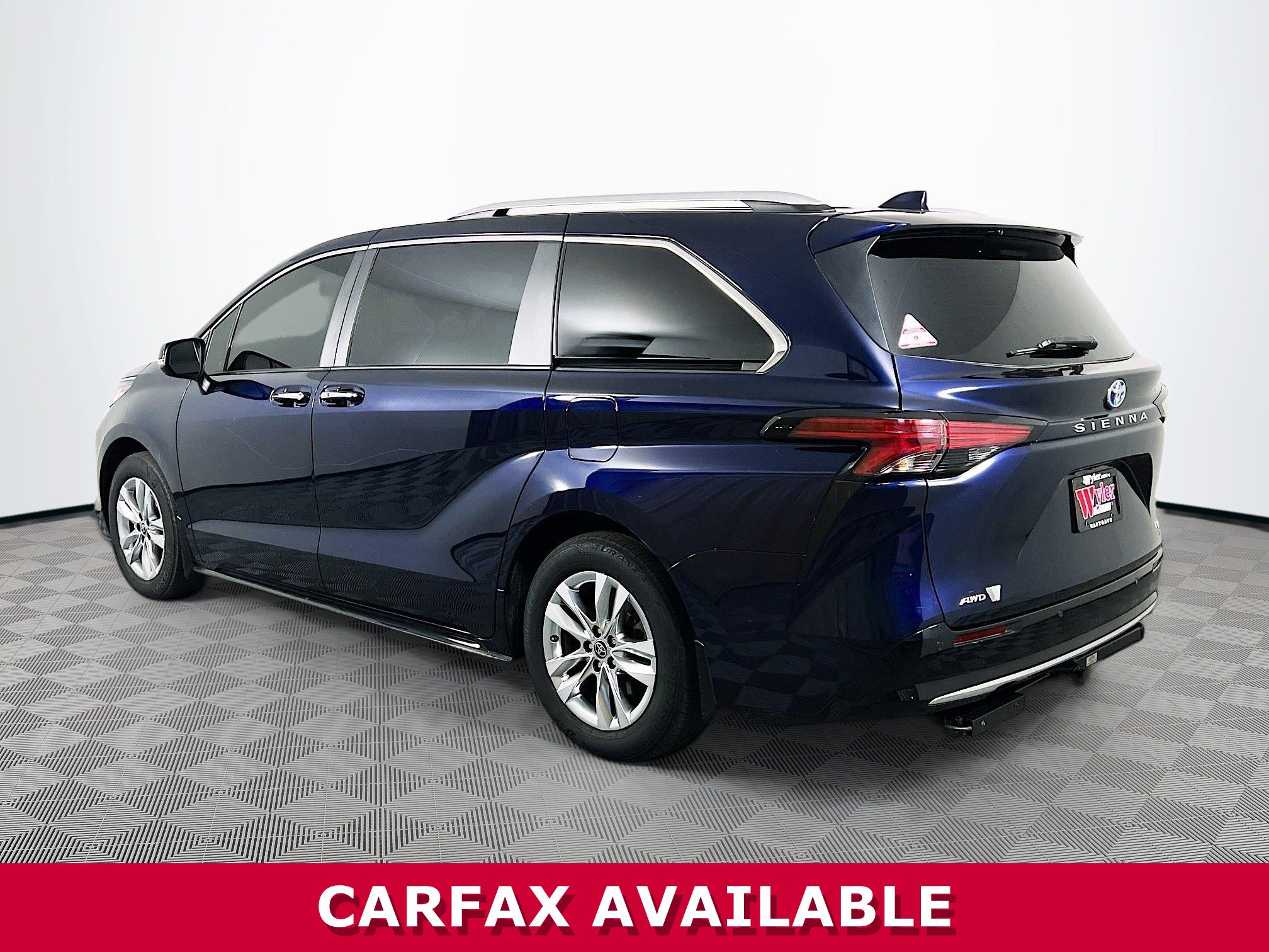 Used 2023 Toyota Sienna Limited image 34