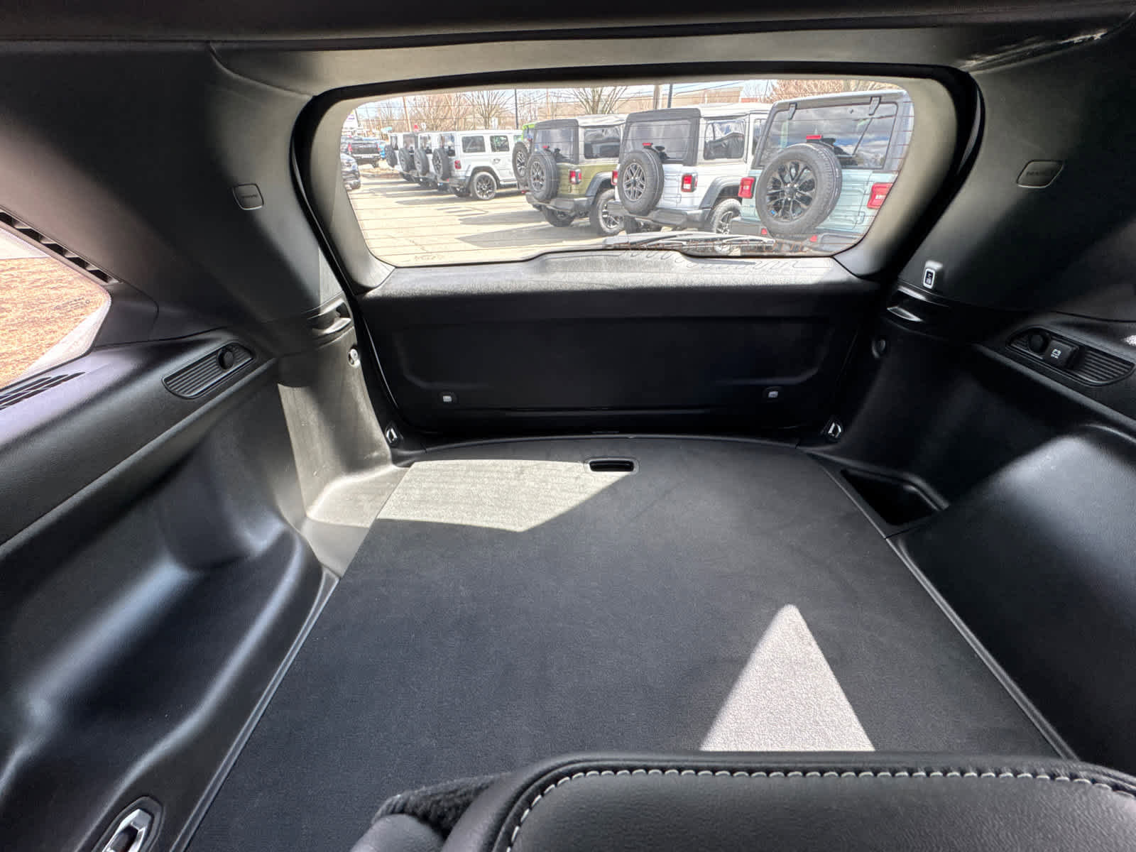 Used 2025 Jeep Grand Cherokee Altitude AWD/4WD image 33