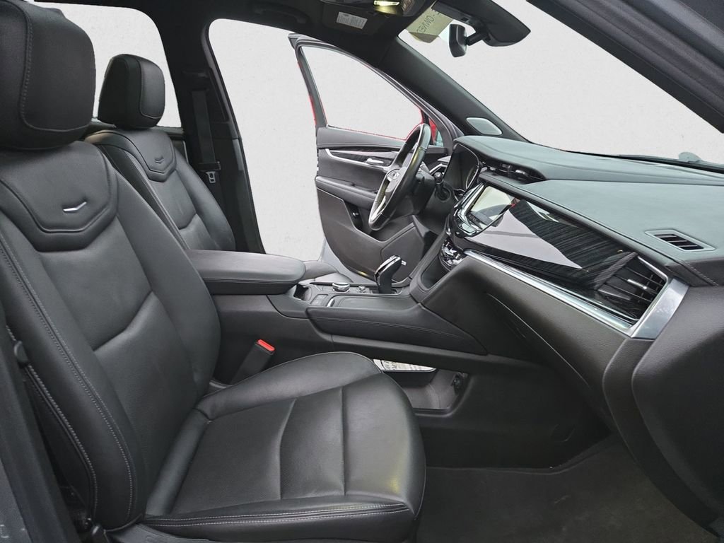 Used 2023 Cadillac XT6 Premium Luxury image 17