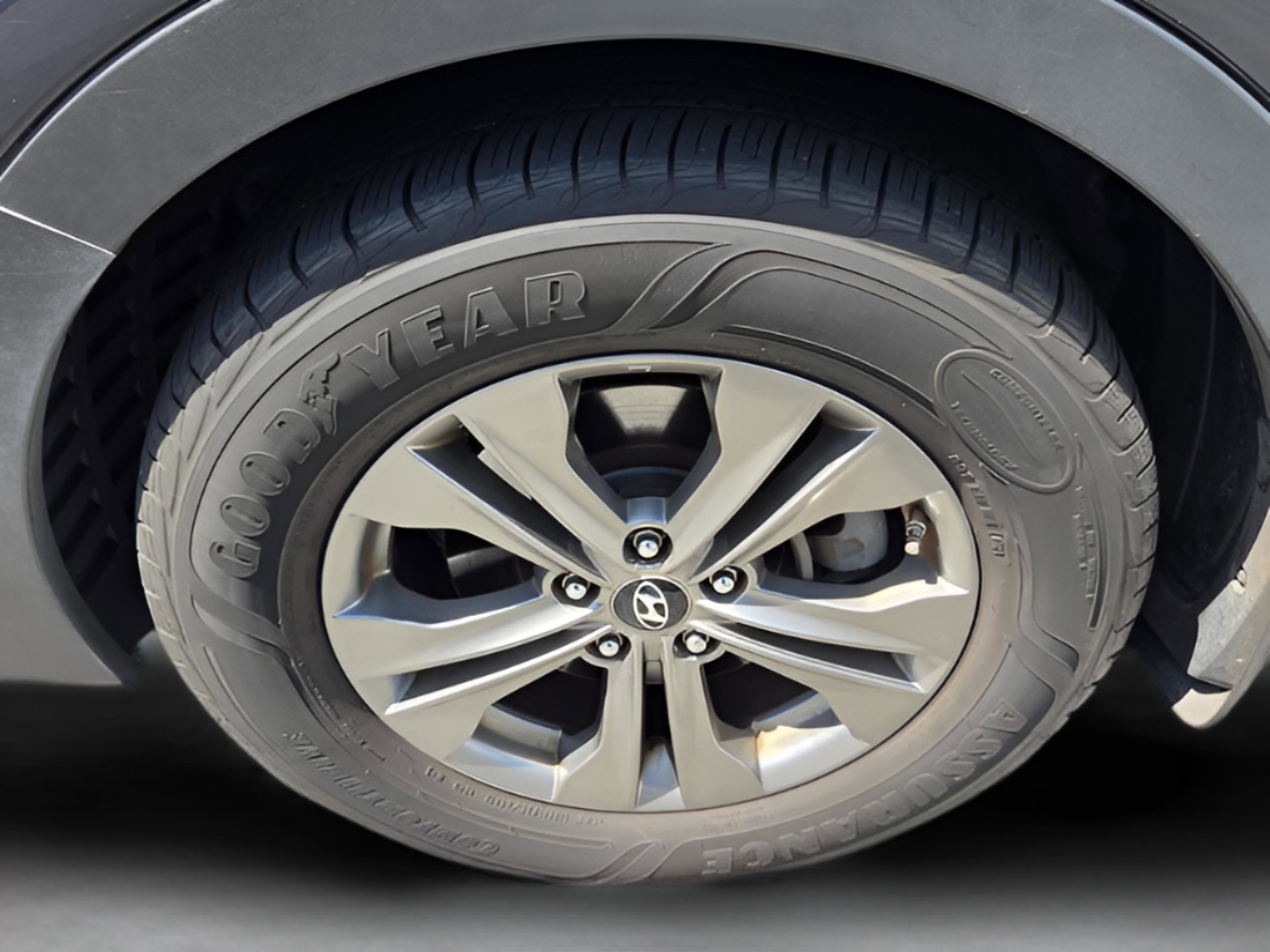 Used 2014 Hyundai Santa Fe Sport w/ Technology Package 04 image 29