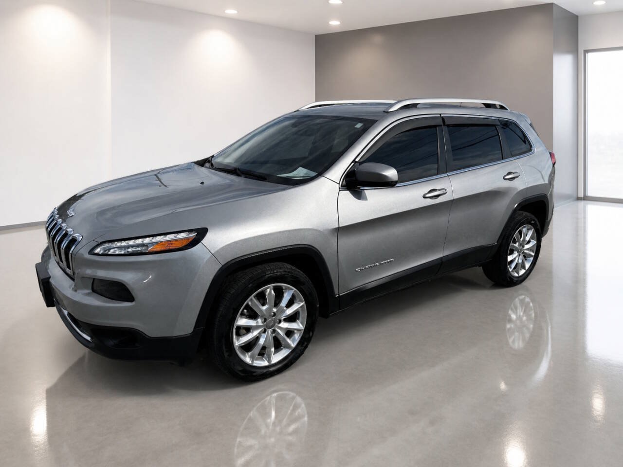 Used 2017 Jeep Cherokee Limited FWD image 2