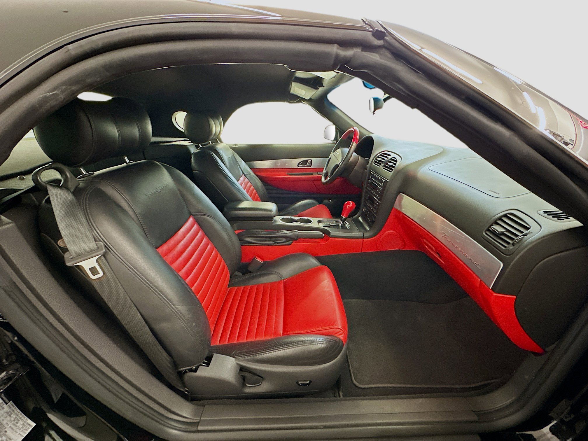 Used 2002 Ford Thunderbird image 26