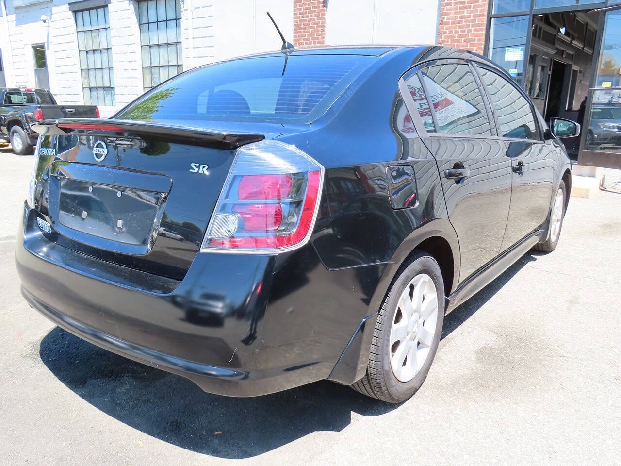 Used 2011 Nissan Sentra 2.0 SR w/ Convenience Pkg FWD image 3