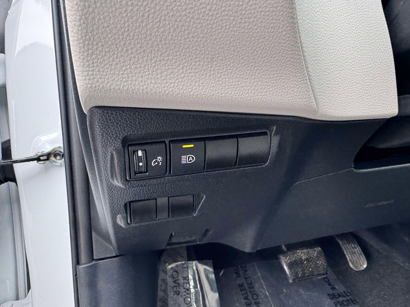 Used 2024 Toyota Corolla Cross L image 27