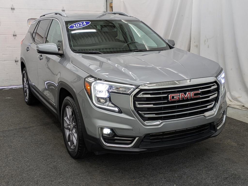 Used 2024 GMC Terrain SLT AWD/4WD image 16