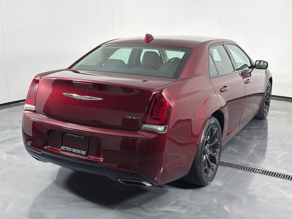 Used 2019 Chrysler 300 Touring w/ Sport Appearance Package RWD image 5