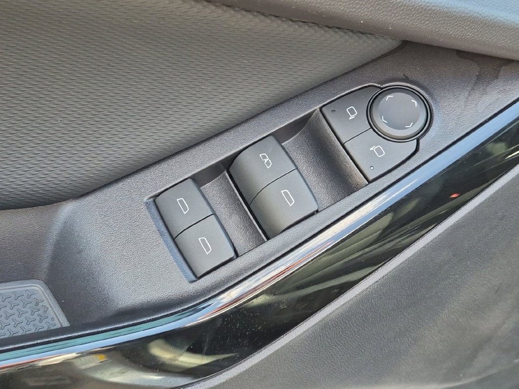 New 2027 Chevrolet Equinox LT w/ Convenience Package II FWD image 15