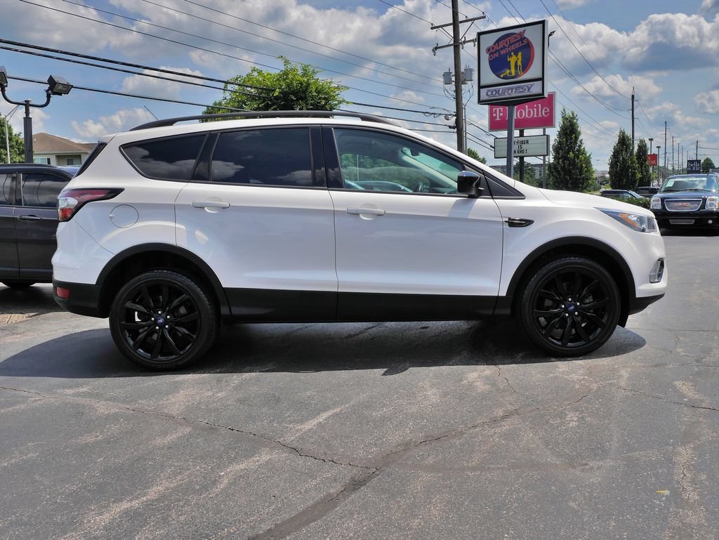 Used 2018 Ford Escape SE w/ SE Sport Appearance Package AWD/4WD image 4